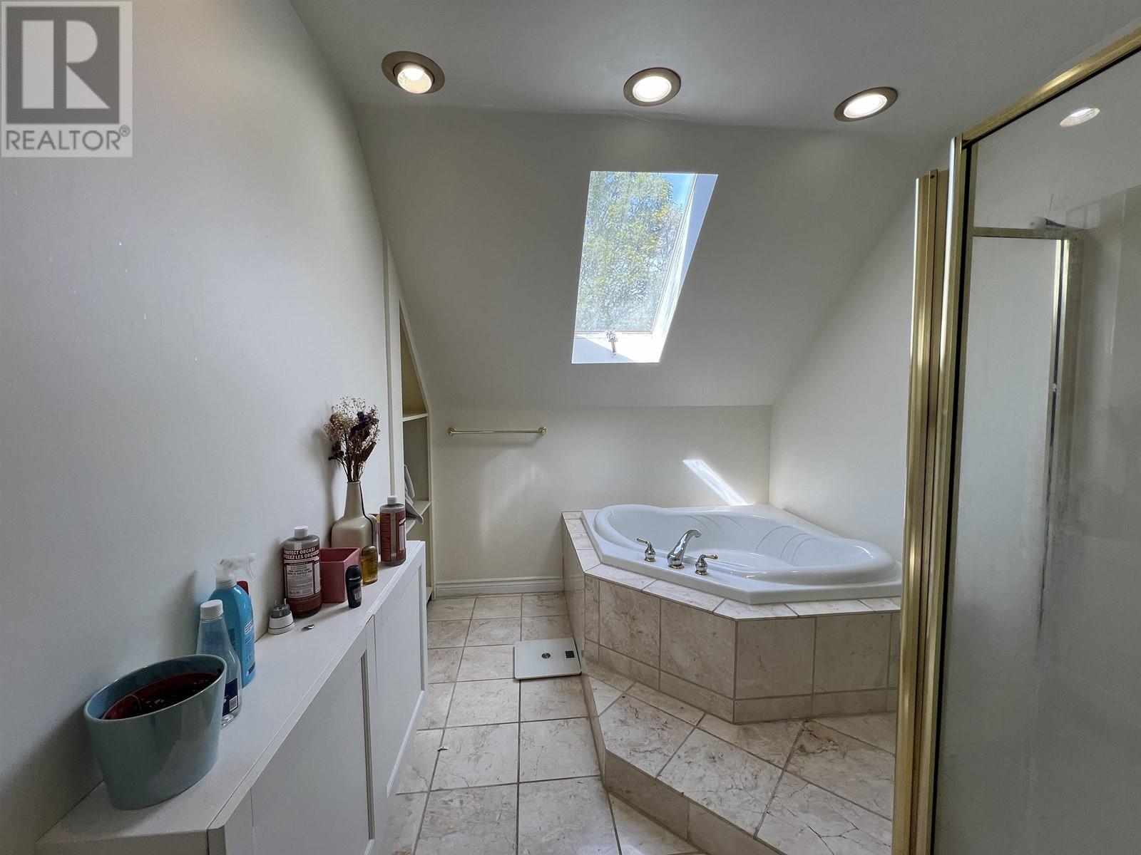 Listing Picture 11 of 19 : 2146 W 33RD AVENUE, Vancouver / 溫哥華 - 魯藝地產 Yvonne Lu Group - MLS Medallion Club Member