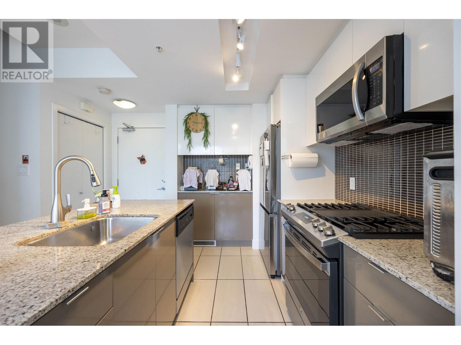 208 4808 Hazel Street, Burnaby, British Columbia  V5H 0A2 - Photo 4 - R2885469