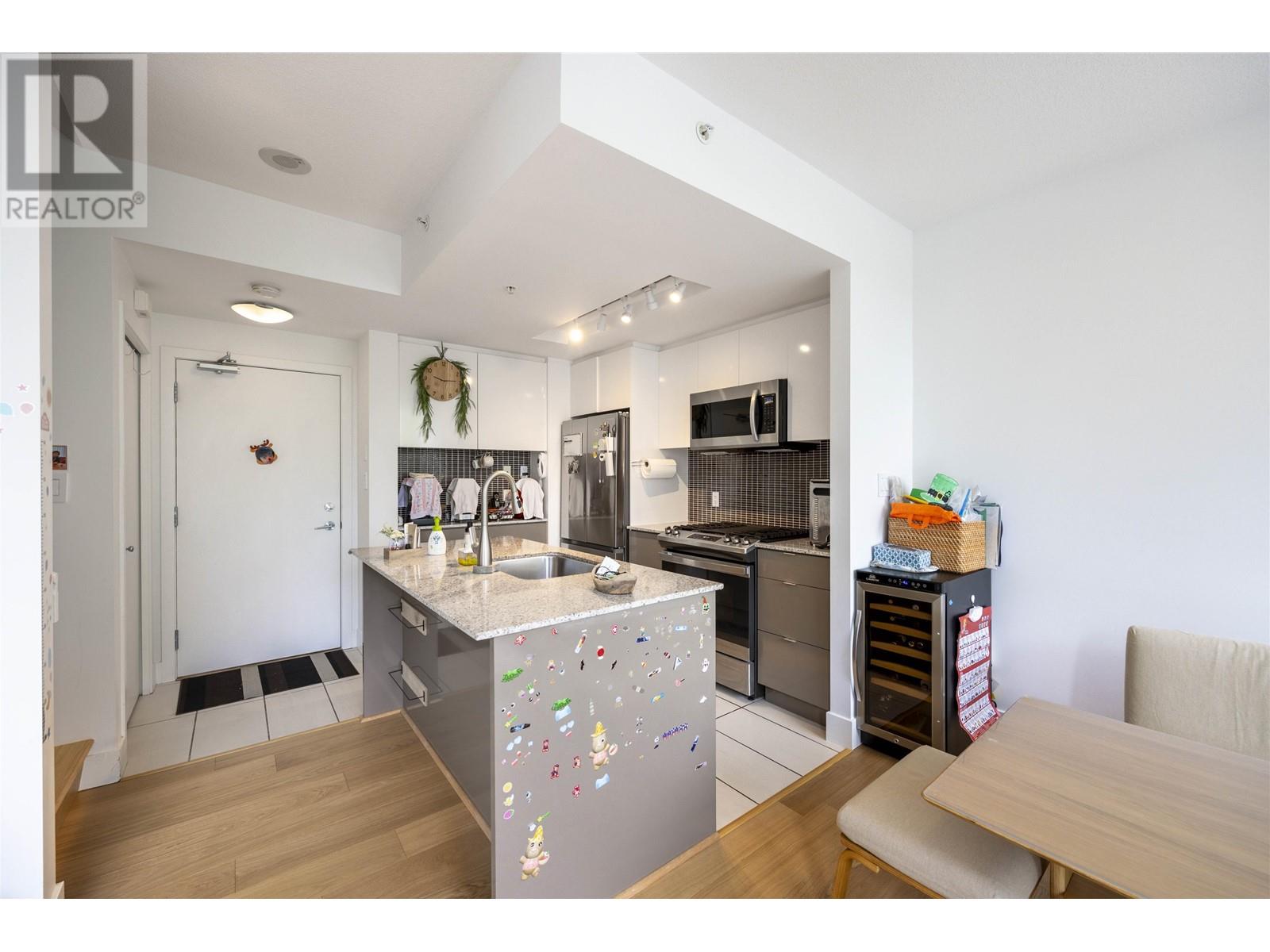 208 4808 Hazel Street, Burnaby, British Columbia  V5H 0A2 - Photo 2 - R2885469