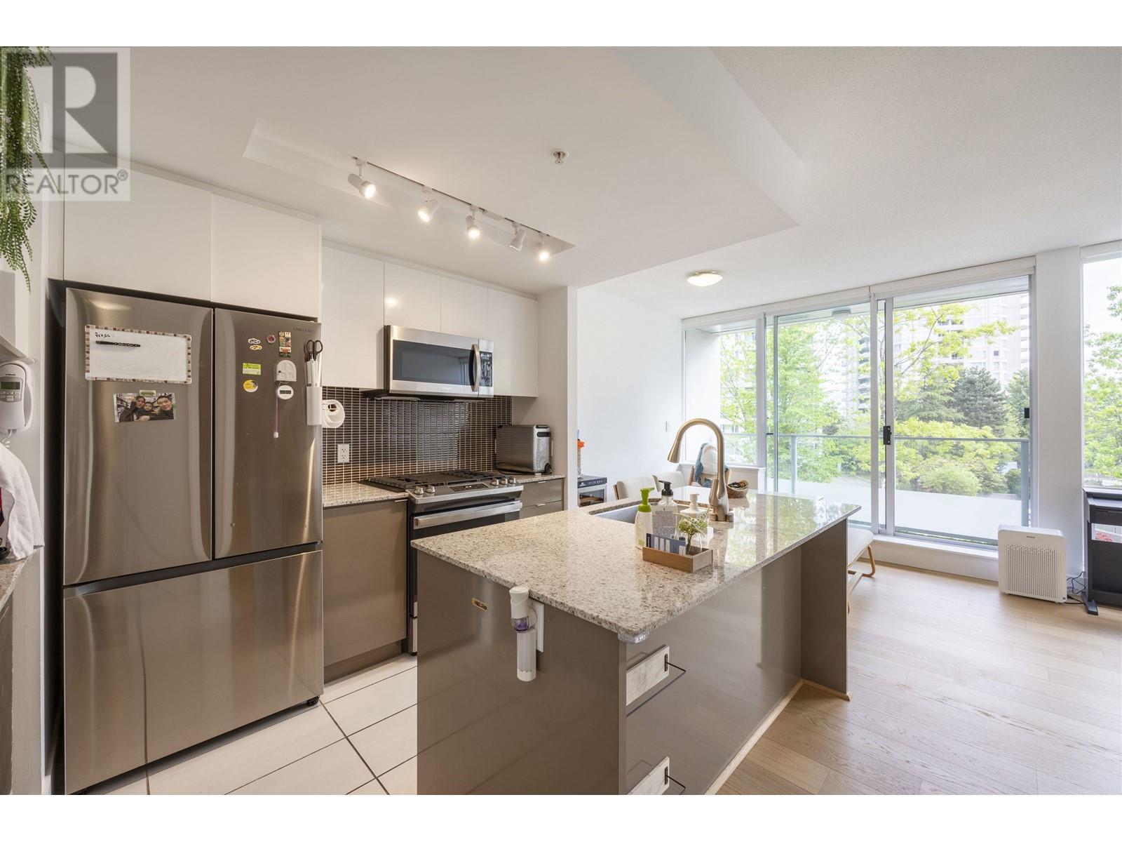 208 4808 Hazel Street, Burnaby, British Columbia  V5H 0A2 - Photo 3 - R2885469