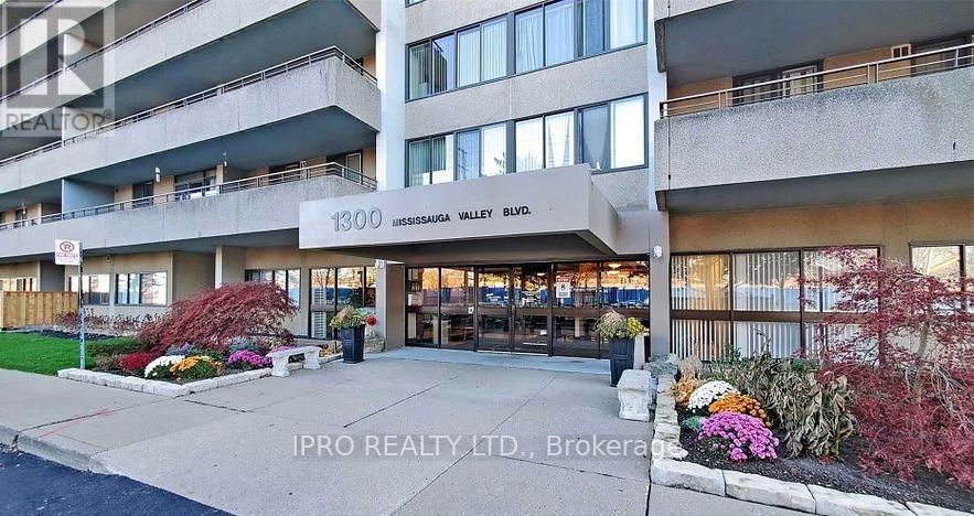 211 - 1300 Mississauga Vly Boulevard, Mississauga, Ontario  L5A 3S8 - Photo 2 - W8358610