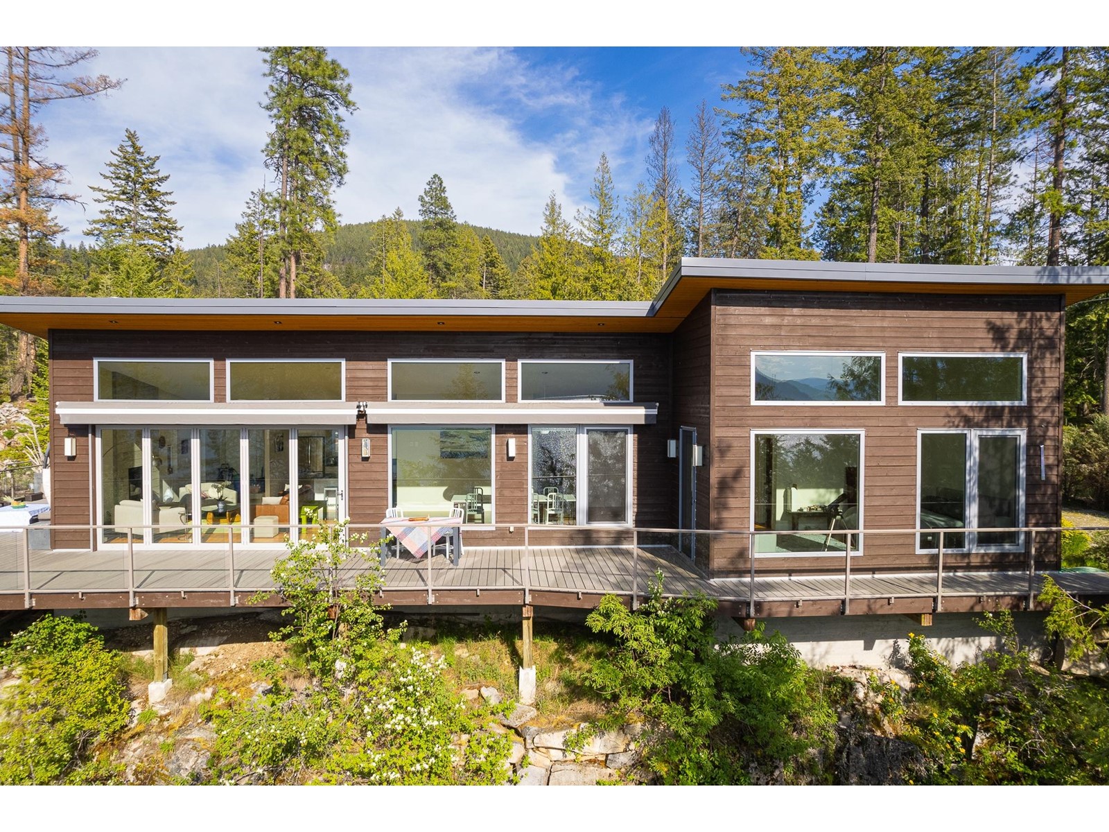 17246 Pilot Bay Road, Crawford Bay, British Columbia  V0B 1X0 - Photo 2 - 2477142