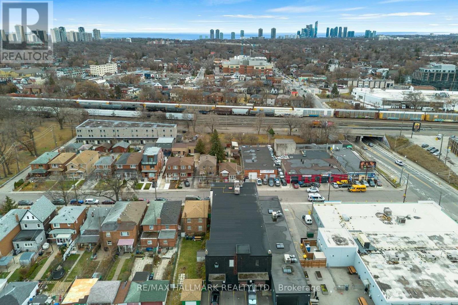 346-348 Ryding Avenue, Toronto, Ontario  M6N 1H5 - Photo 15 - W8361976