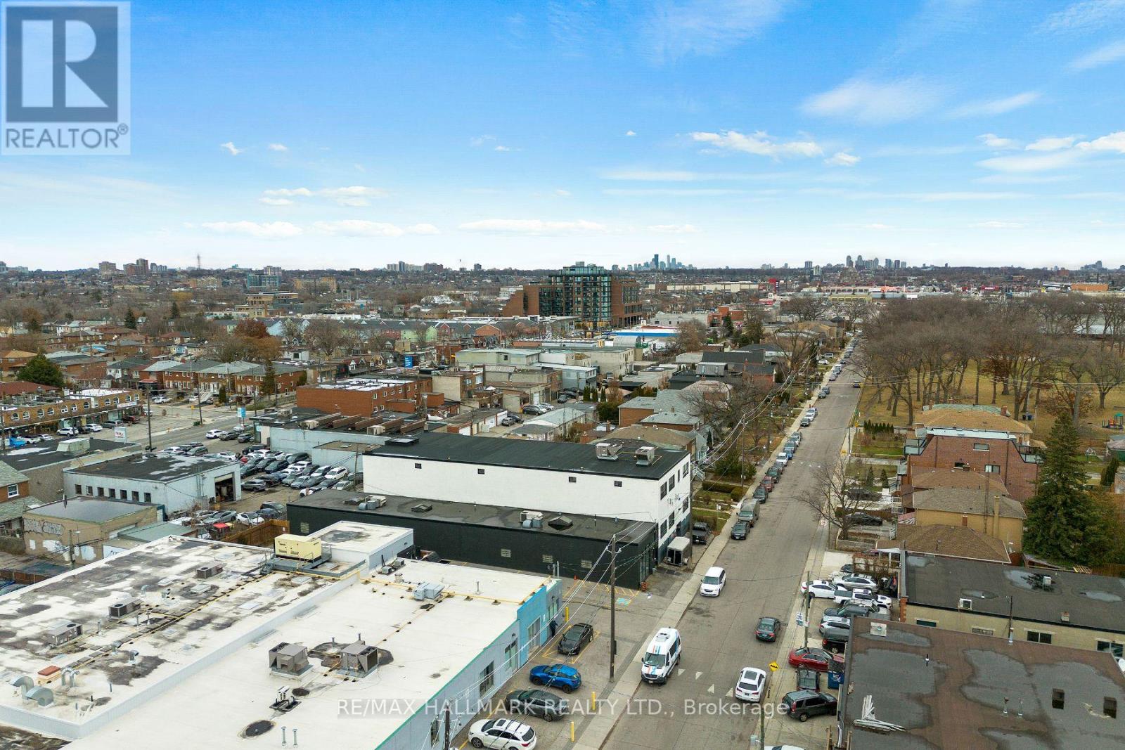 346-348 Ryding Avenue, Toronto, Ontario  M6N 1H5 - Photo 3 - W8361976