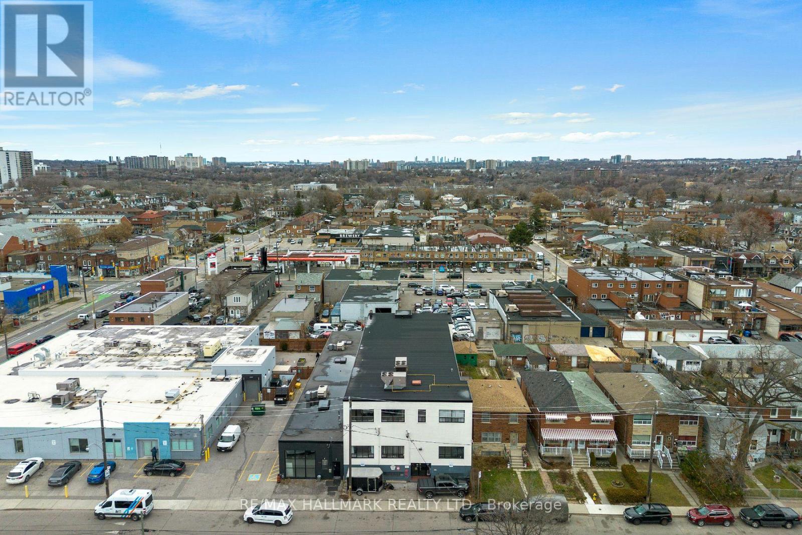 346-348 Ryding Avenue, Toronto, Ontario  M6N 1H5 - Photo 5 - W8361976