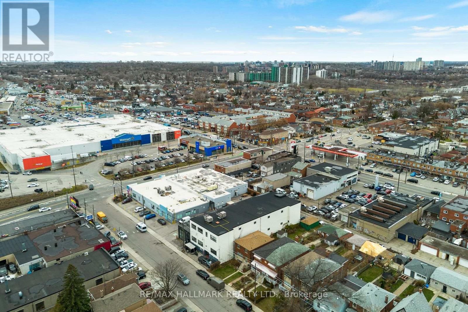 346-348 Ryding Avenue, Toronto, Ontario  M6N 1H5 - Photo 8 - W8361976