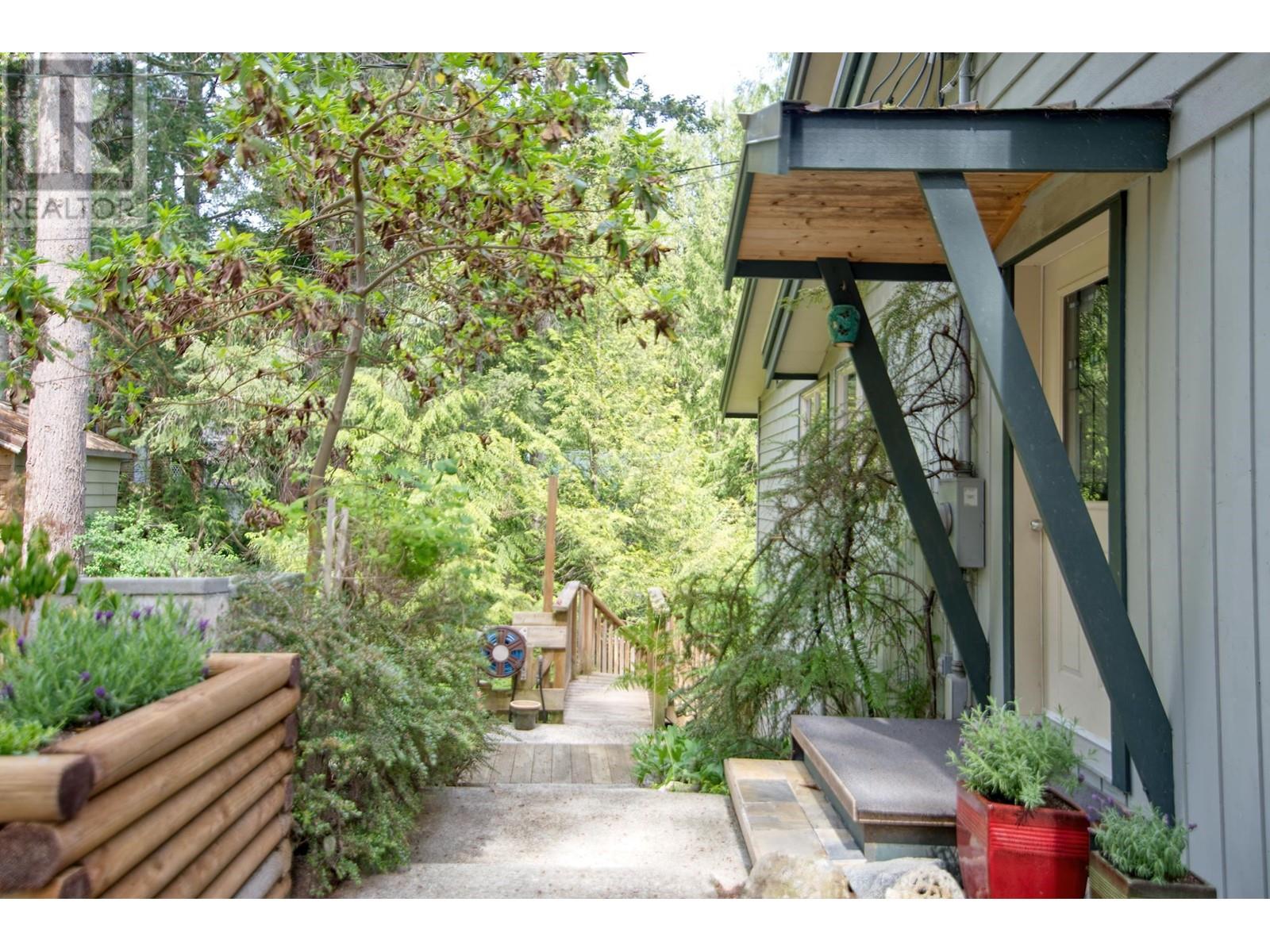 4975 Panorama Drive, Garden Bay, British Columbia  V0N 1S0 - Photo 10 - R2885767