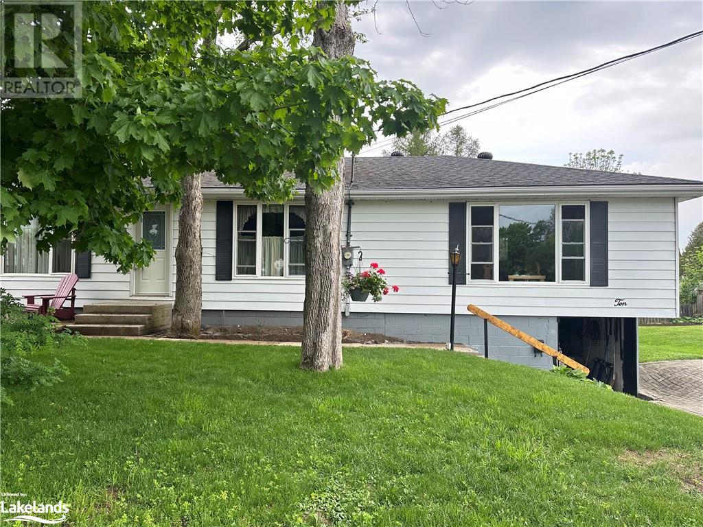 8 Almonte Street, Parry Sound, Ontario  P2A 2J8 - Photo 3 - 40562684