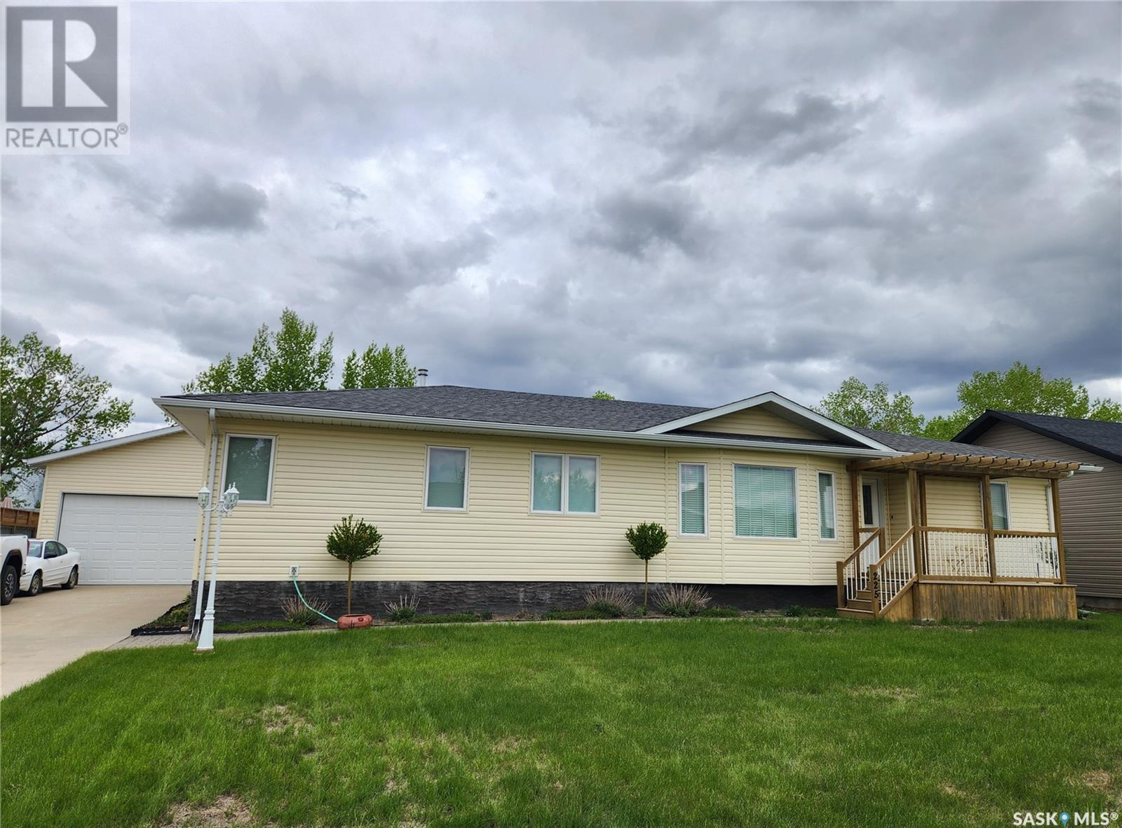 225 3rd Street, North Weyburn, Saskatchewan  S0C 1X0 - Photo 50 - SK970235