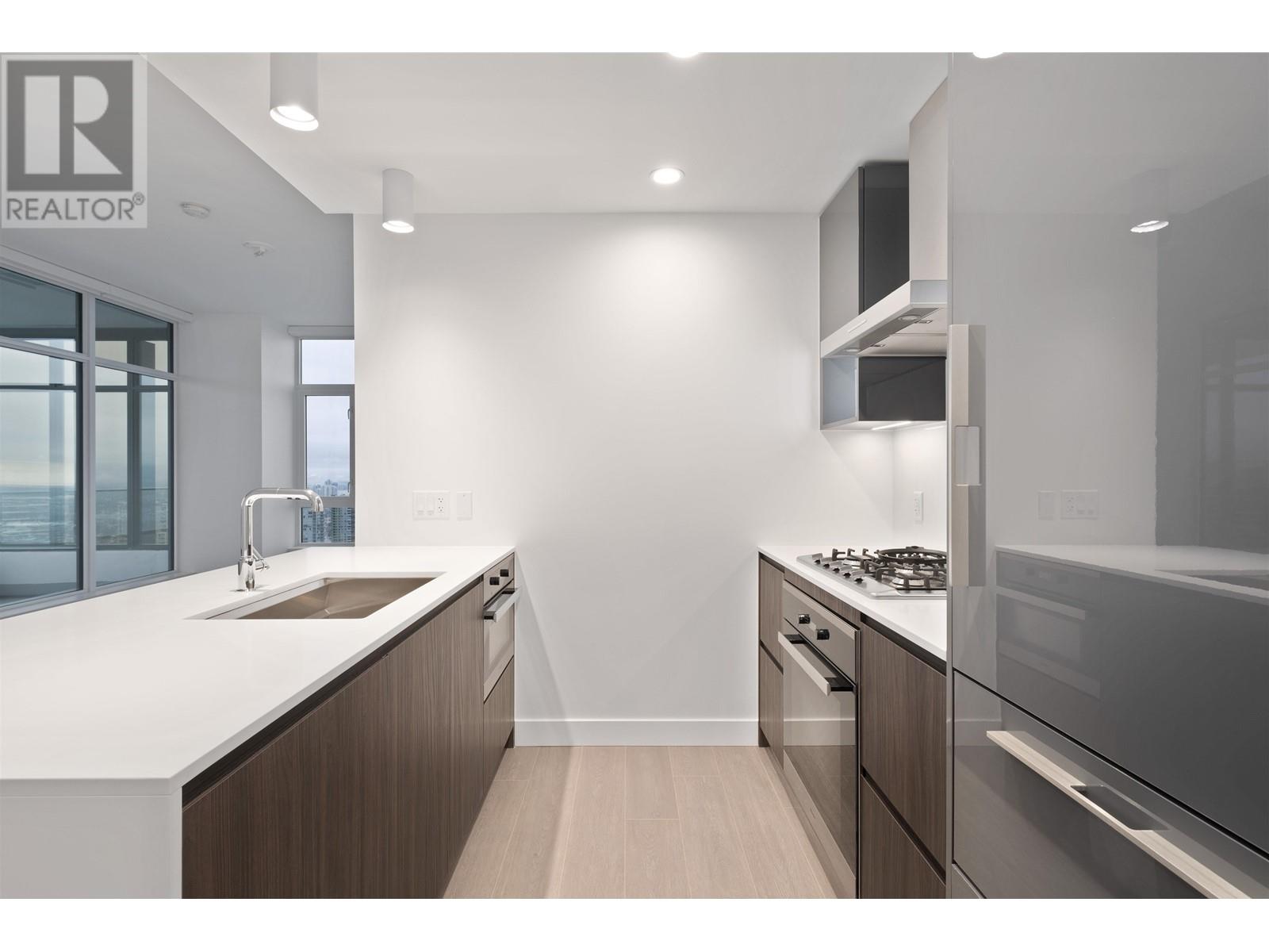 3402 6511 Sussex Avenue, Burnaby, British Columbia  V5H 0K5 - Photo 2 - R2885765