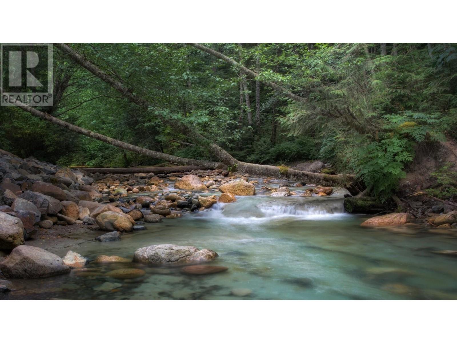 4731 Sea To Sky Highway, Squamish, British Columbia  V0V 0V0 - Photo 8 - R2885668