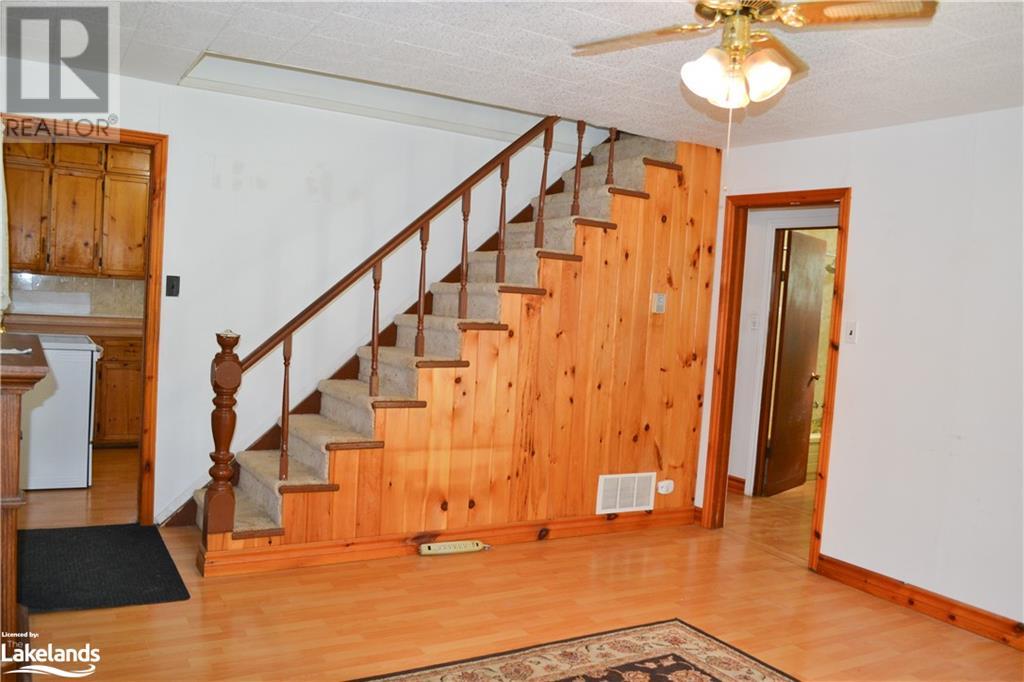 4 Macfarlane Street, Parry Sound, Ontario  P2A 2N2 - Photo 2 - 40593496
