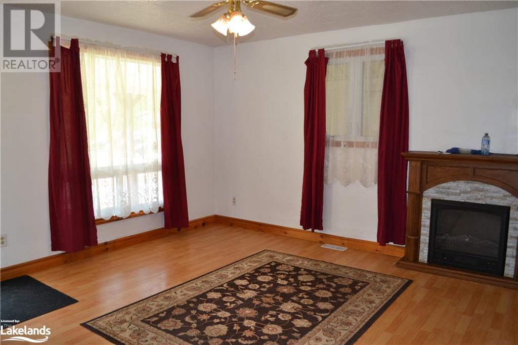 4 Macfarlane Street, Parry Sound, Ontario  P2A 2N2 - Photo 3 - 40593496