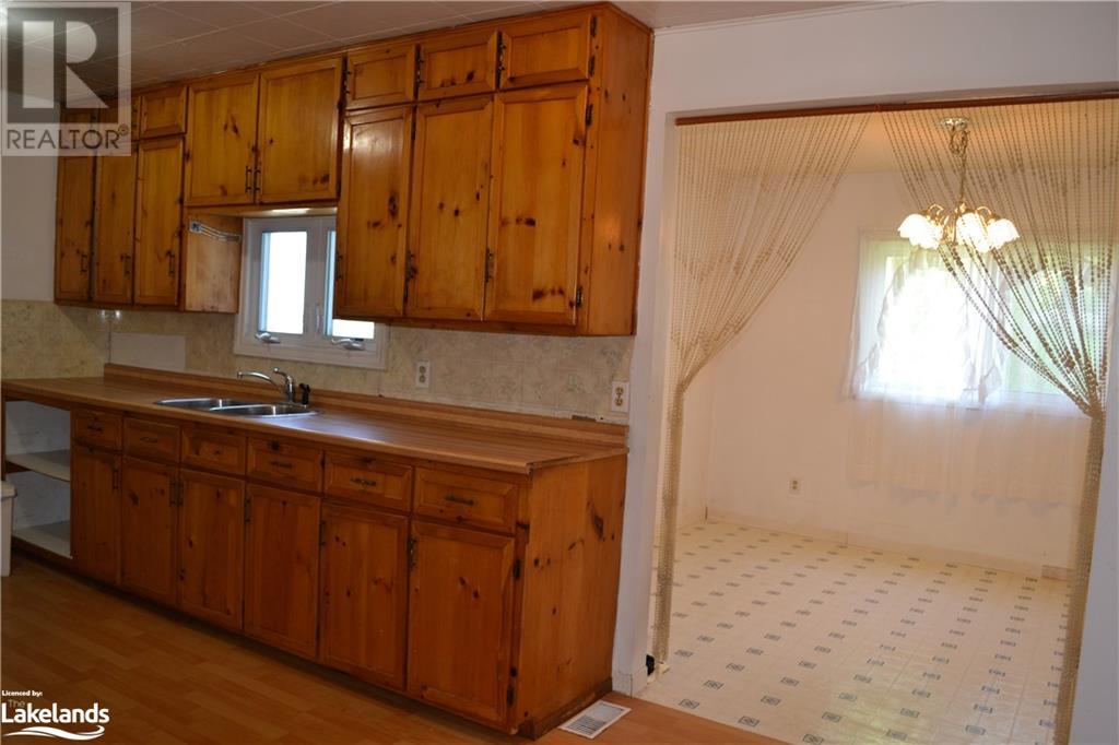 4 Macfarlane Street, Parry Sound, Ontario  P2A 2N2 - Photo 5 - 40593496