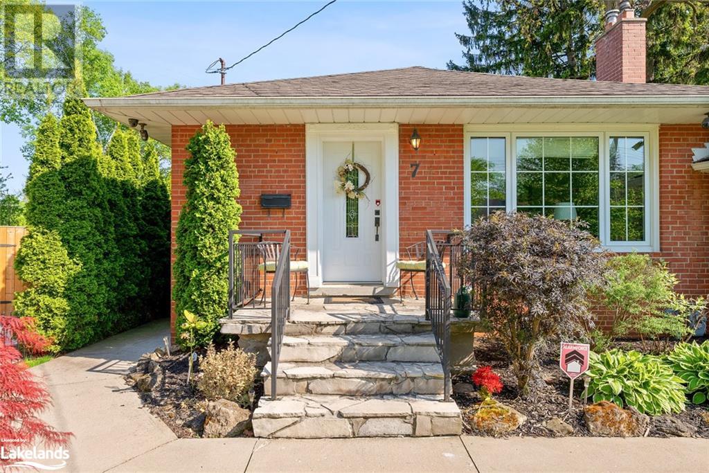 7 Elmview Court, Etobicoke, Ontario  M9A 2T7 - Photo 2 - 40592831
