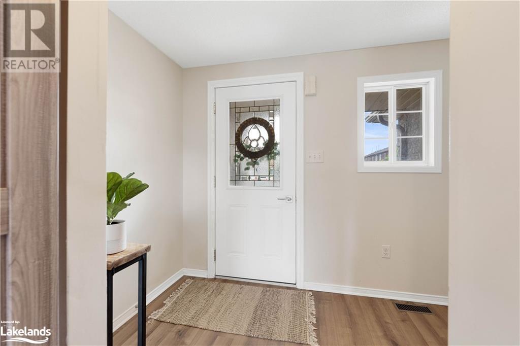 34 Monarchy Street, Barrie, Ontario  L4M 7K1 - Photo 4 - 40593676