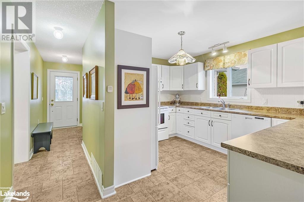 75 Pennsylvania Avenue, Wasaga Beach, Ontario  L9Z 3A8 - Photo 5 - 40587978