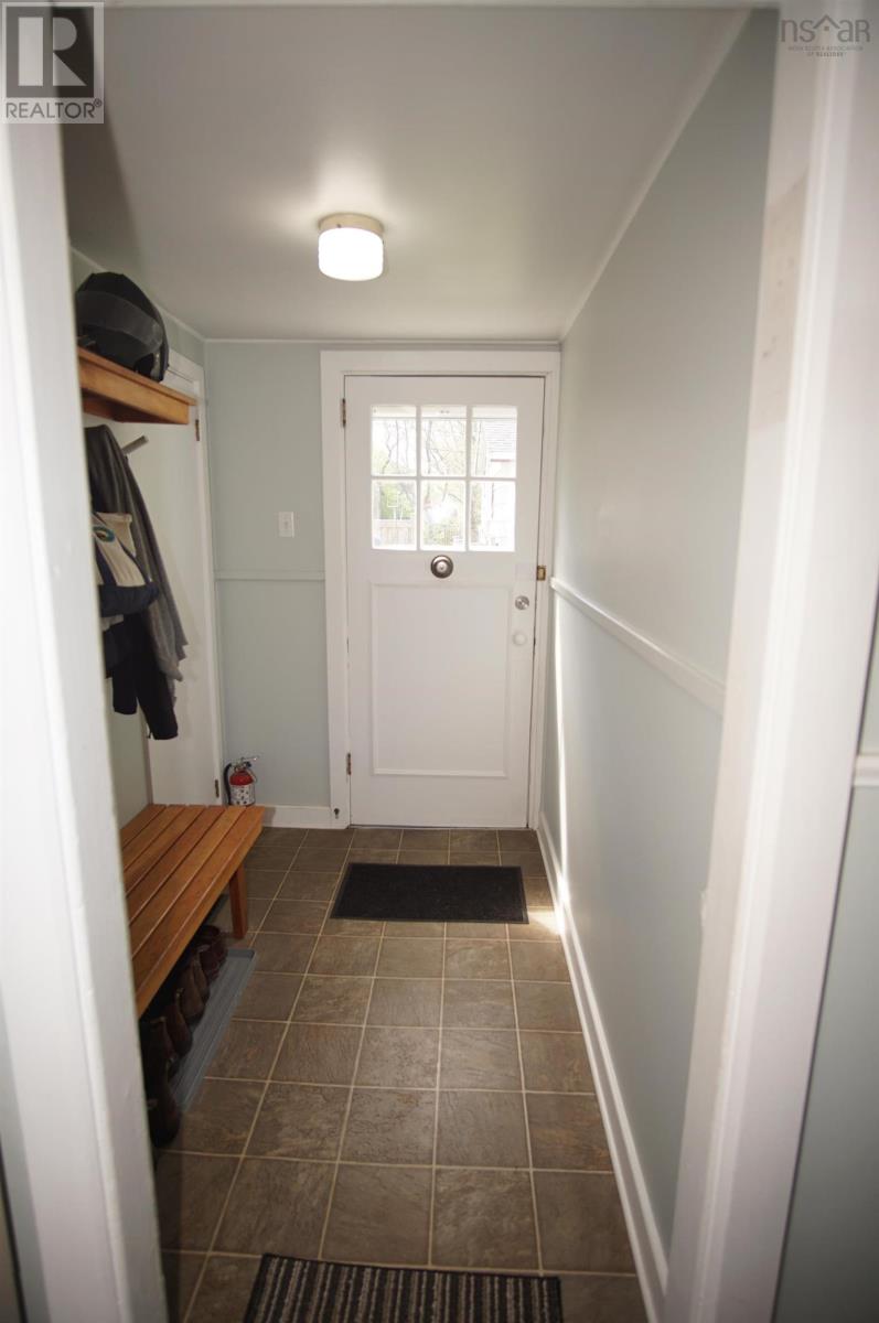 211 Mowatt Street, Shelburne, Nova Scotia  B0T 1W0 - Photo 12 - 202411351