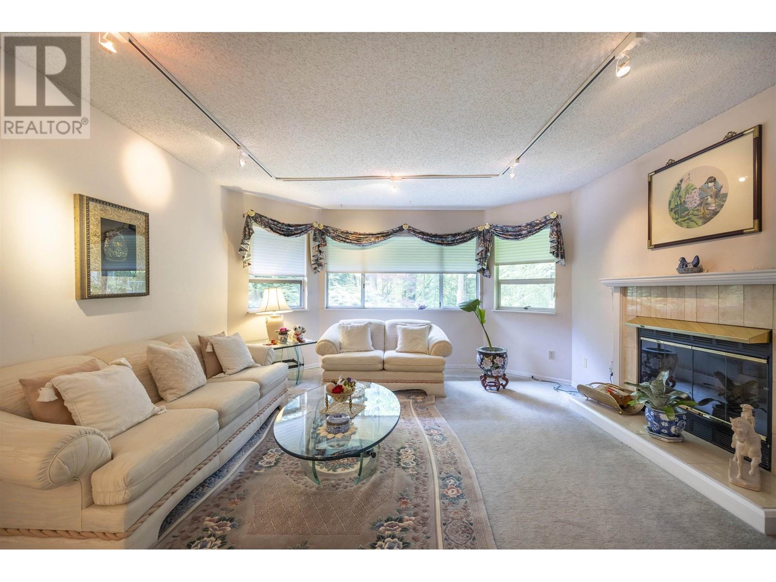 Listing Picture 2 of 15 : 44 9000 ASH GROVE CRESCENT, Burnaby / 本拿比 - 魯藝地產 Yvonne Lu Group - MLS Medallion Club Member