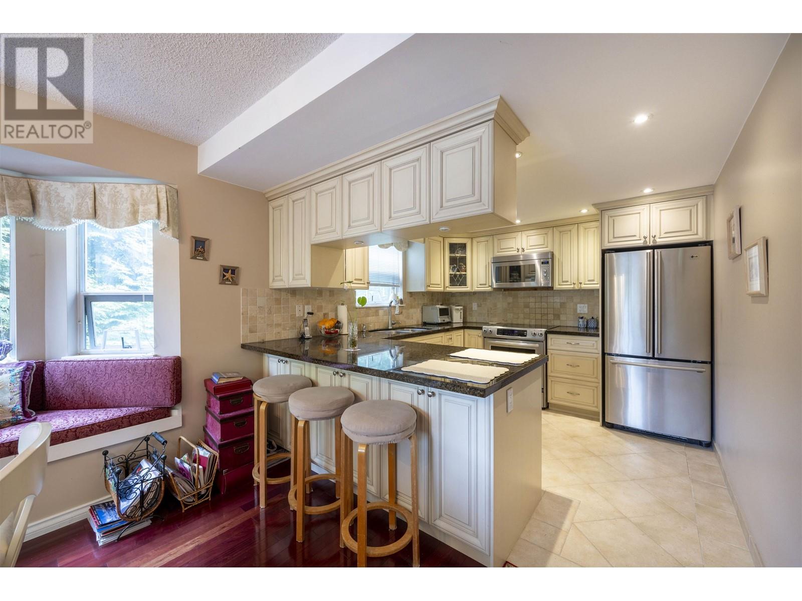 Listing Picture 7 of 15 : 44 9000 ASH GROVE CRESCENT, Burnaby / 本拿比 - 魯藝地產 Yvonne Lu Group - MLS Medallion Club Member