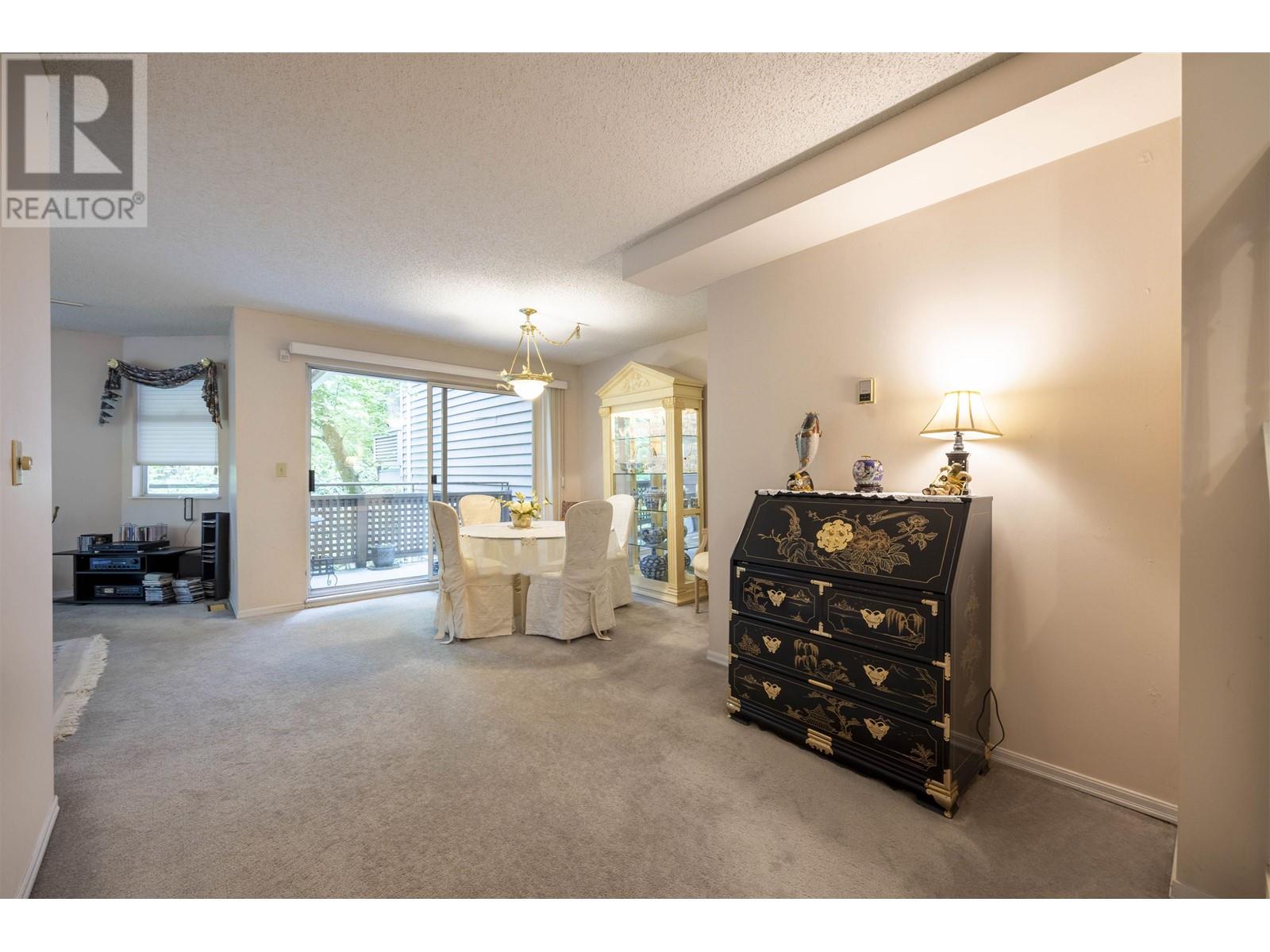 Listing Picture 4 of 15 : 44 9000 ASH GROVE CRESCENT, Burnaby / 本拿比 - 魯藝地產 Yvonne Lu Group - MLS Medallion Club Member