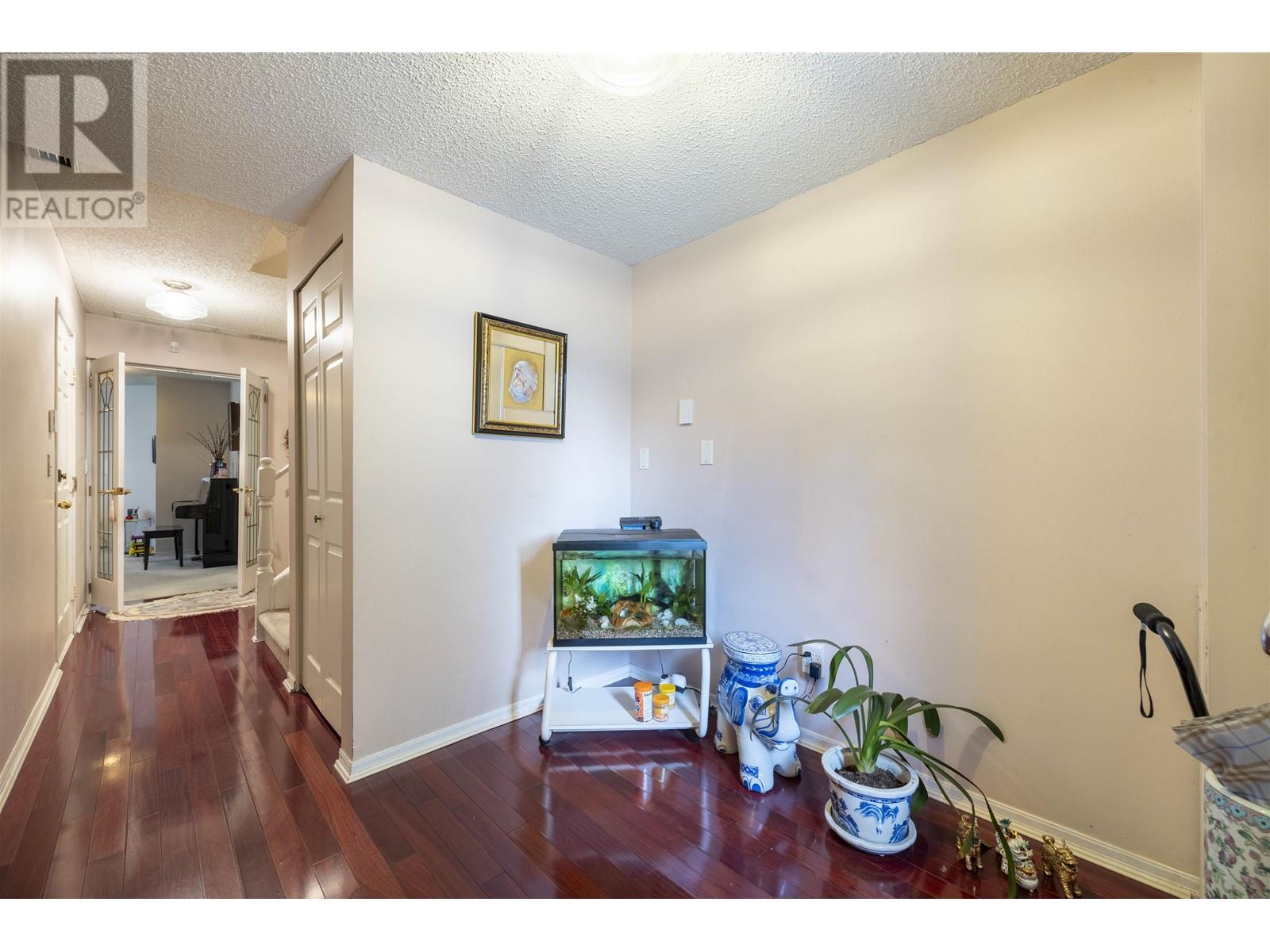 Listing Picture 5 of 15 : 44 9000 ASH GROVE CRESCENT, Burnaby / 本拿比 - 魯藝地產 Yvonne Lu Group - MLS Medallion Club Member