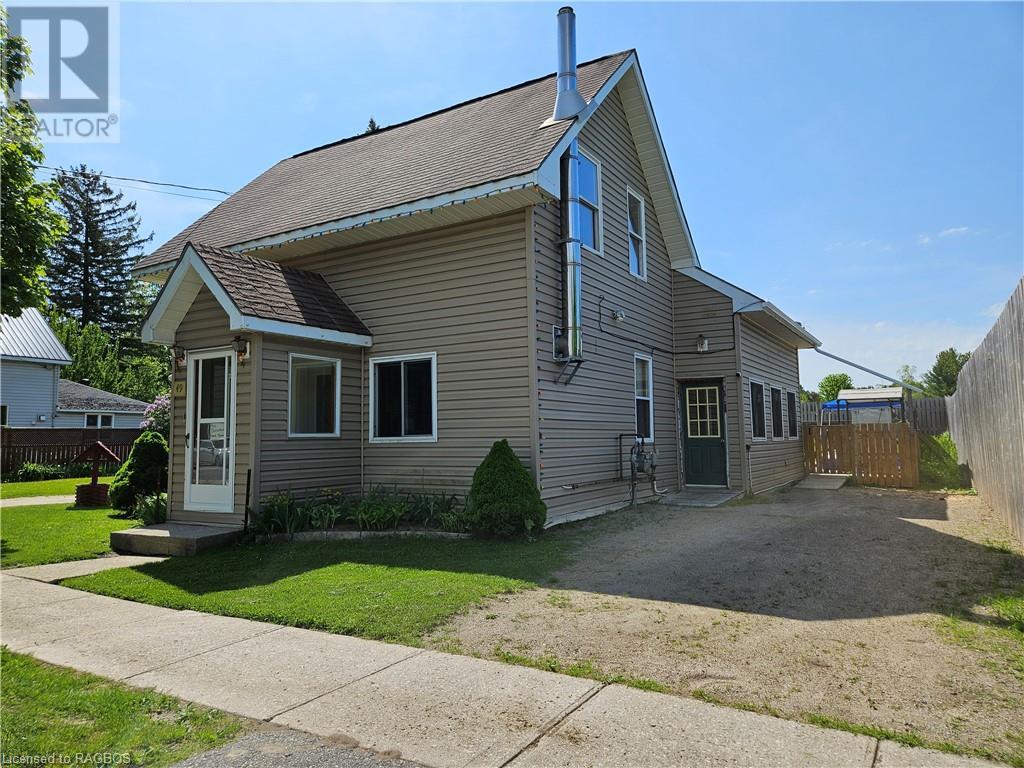 49 Queen Street E, Hepworth, Ontario N0H 1P0 (26938138) Ron Hopper