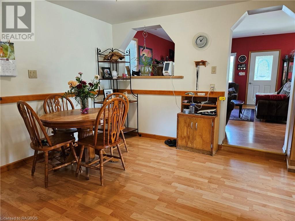 49 Queen Street E, Hepworth, Ontario N0H 1P0 (26938138) Ron Hopper