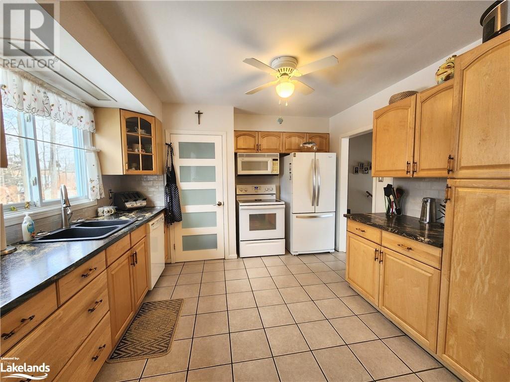 949 Hahne Drive, Gravenhurst, Ontario  P1P 1L1 - Photo 3 - 40544054