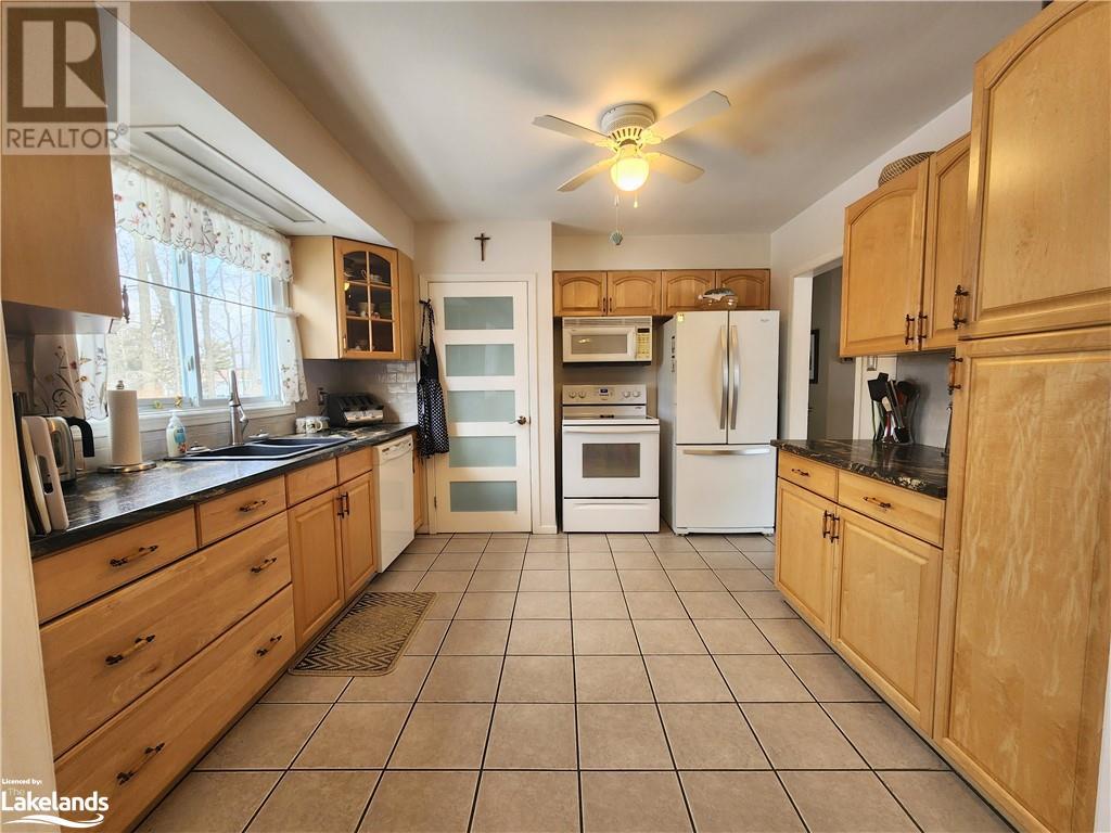 949 Hahne Drive, Gravenhurst, Ontario  P1P 1L1 - Photo 2 - 40544054
