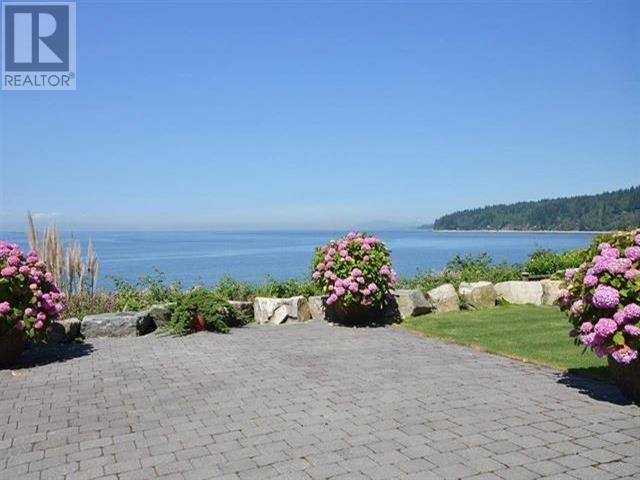 1698 Ocean Beach Esplanade, Gibsons, British Columbia  V0N 1V5 - Photo 1 - R2886268