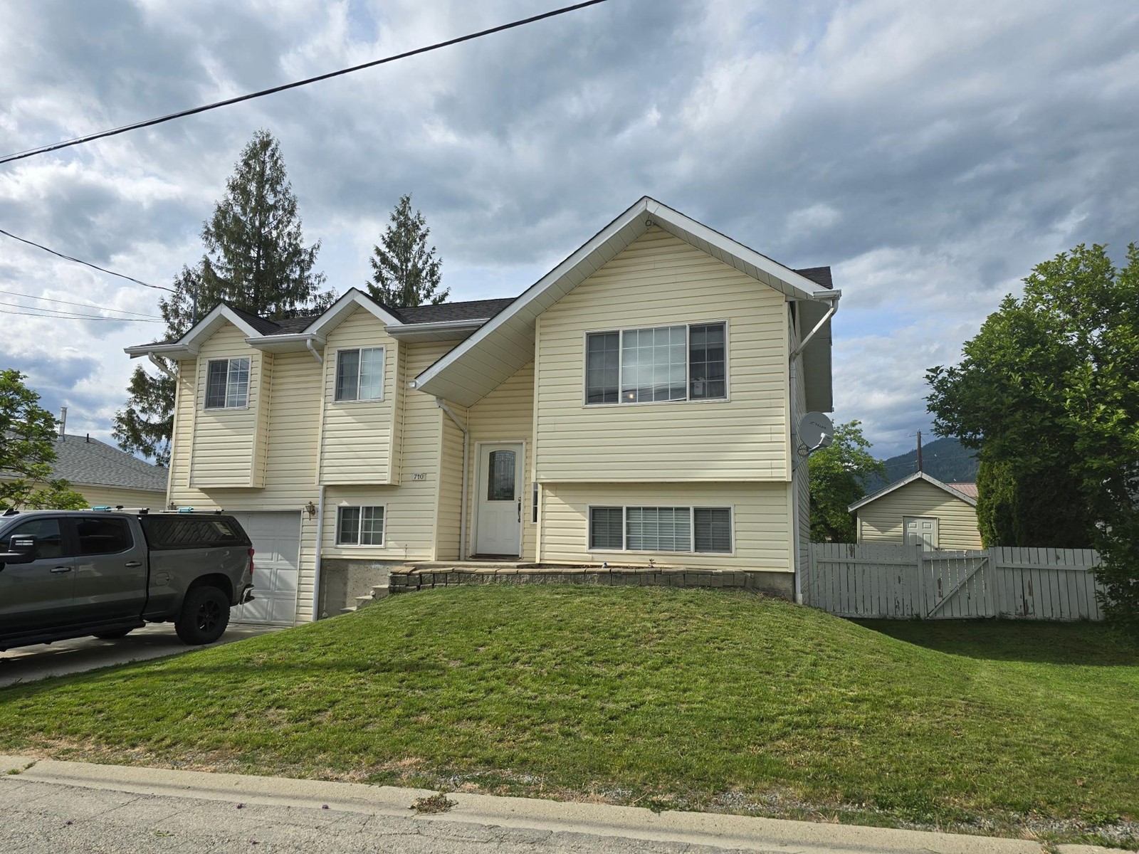 710 BIRCH STREET, creston, British Columbia V0B1G3