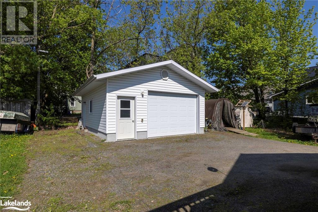56 W Gibson Street, Parry Sound, Ontario  P2A 1B4 - Photo 3 - 40594210