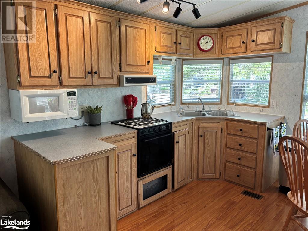 85 Theme Park Drive Unit# 268, Wasaga Beach, Ontario  L9Z 1X7 - Photo 8 - 40592122