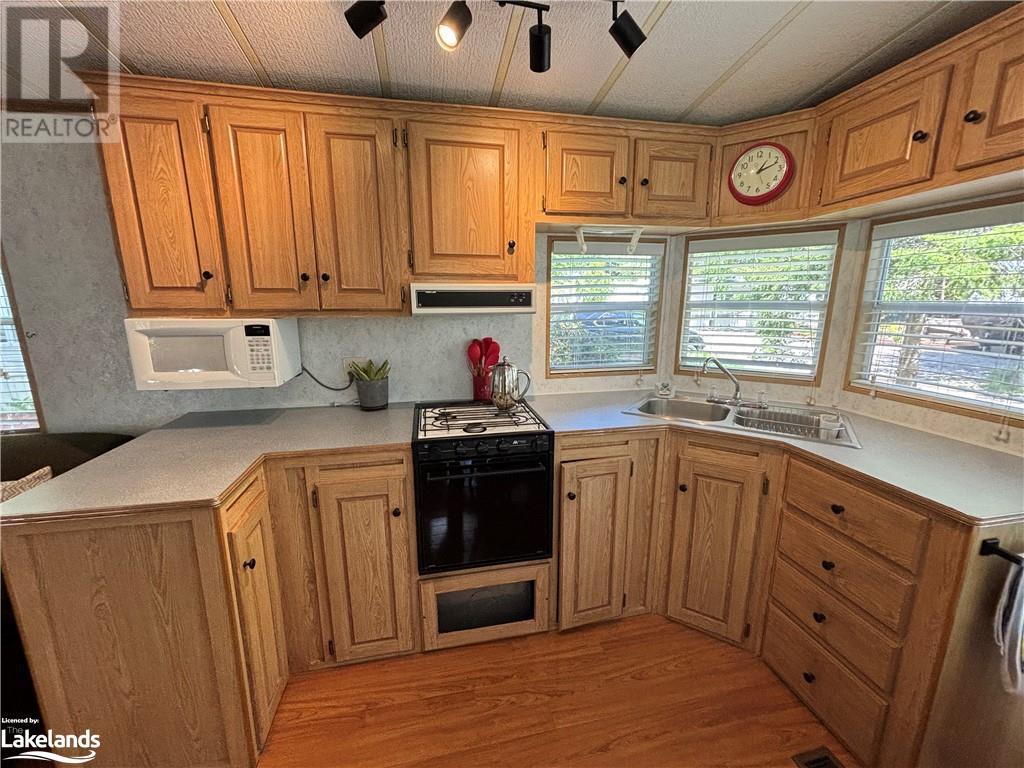 85 Theme Park Drive Unit# 268, Wasaga Beach, Ontario  L9Z 1X7 - Photo 9 - 40592122