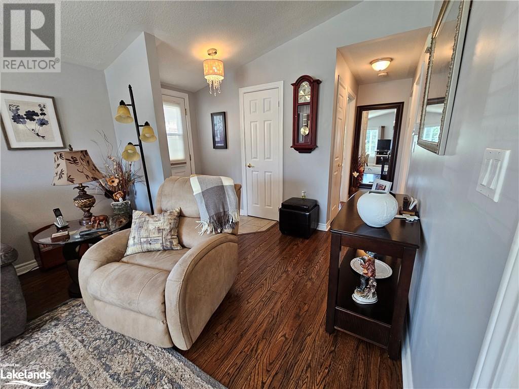 60 Pennsylvania Avenue, Wasaga Beach, Ontario  L9Z 3A8 - Photo 4 - 40594929