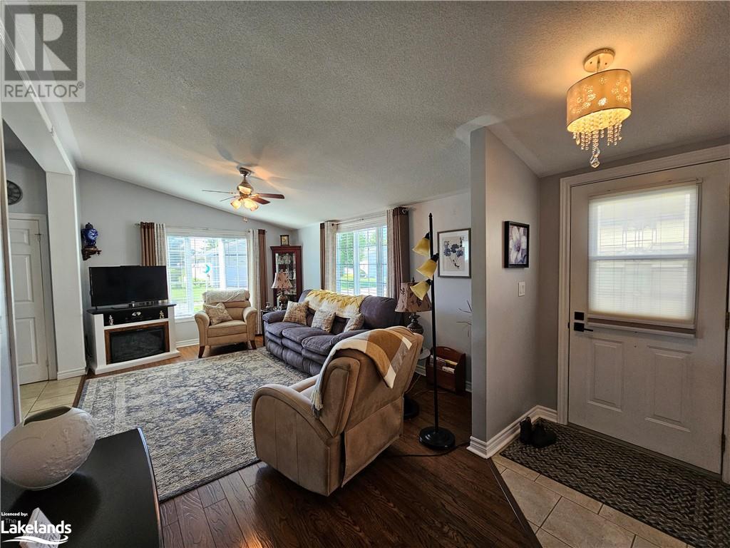 60 Pennsylvania Avenue, Wasaga Beach, Ontario  L9Z 3A8 - Photo 2 - 40594929