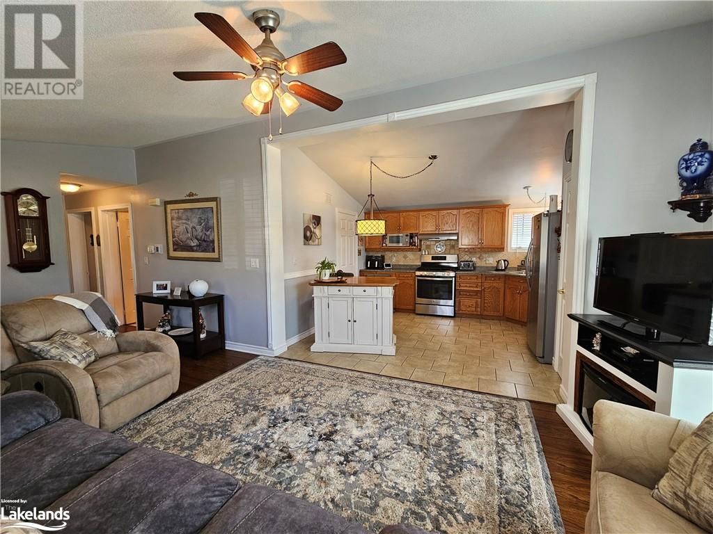 60 Pennsylvania Avenue, Wasaga Beach, Ontario  L9Z 3A8 - Photo 6 - 40594929