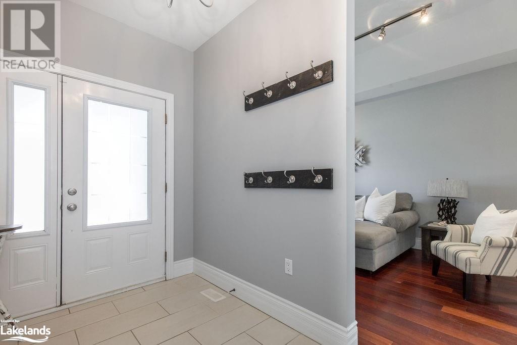 18 Westbury Road, Wasaga Beach, Ontario  L9Z 2N8 - Photo 2 - 40594767