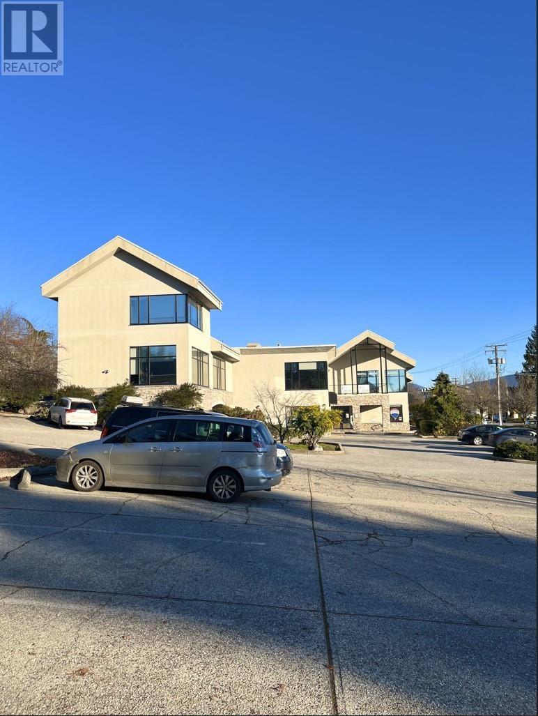 207 938 Gibsons Way, Gibsons, British Columbia  V0N 1V7 - Photo 1 - C8060263