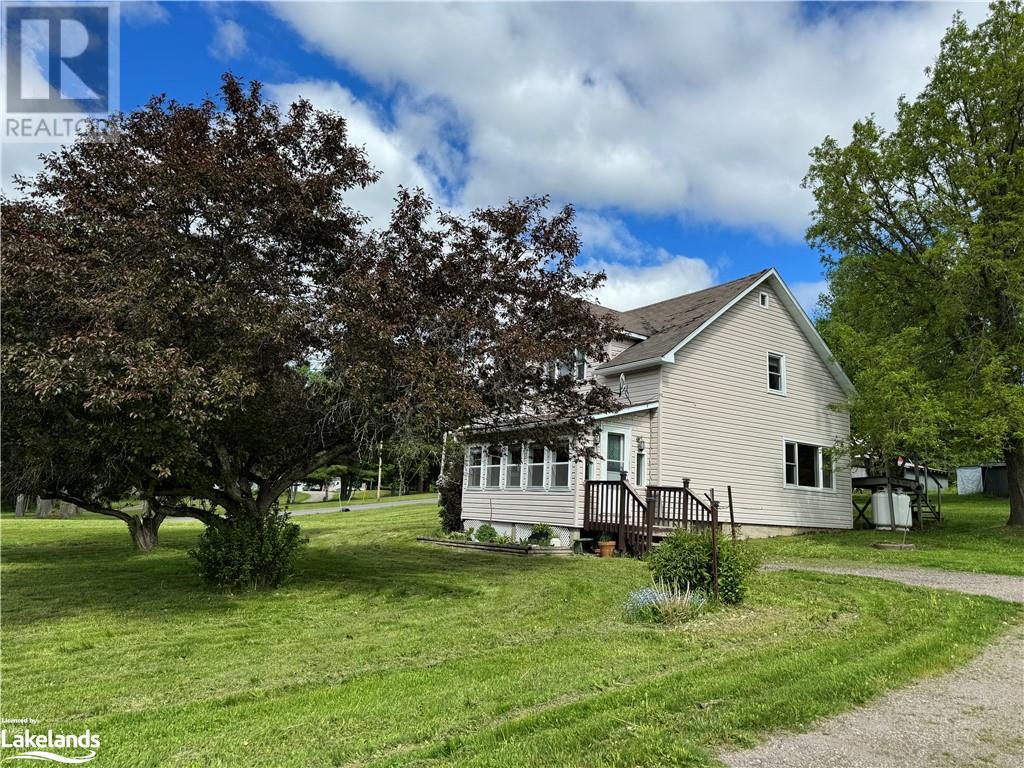 11170 522 Highway, port loring, Ontario