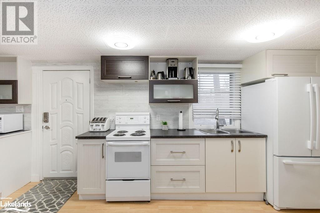 38 Laidlaw Street, Wasaga Beach, Ontario  L9Z 2L2 - Photo 4 - 40576618