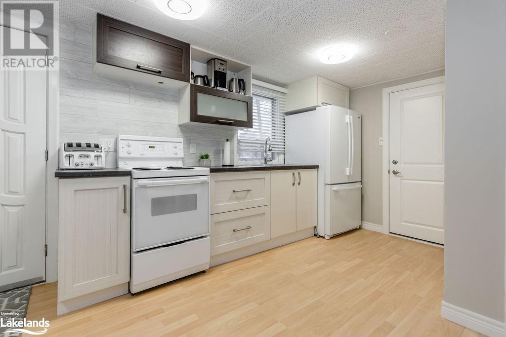 38 Laidlaw Street, Wasaga Beach, Ontario  L9Z 2L2 - Photo 5 - 40576618