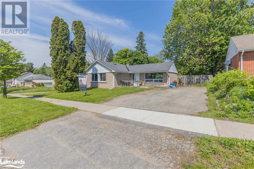 248 Wellington Street E, Barrie, Ontario  L4M 2E3 - Photo 2 - 40594526