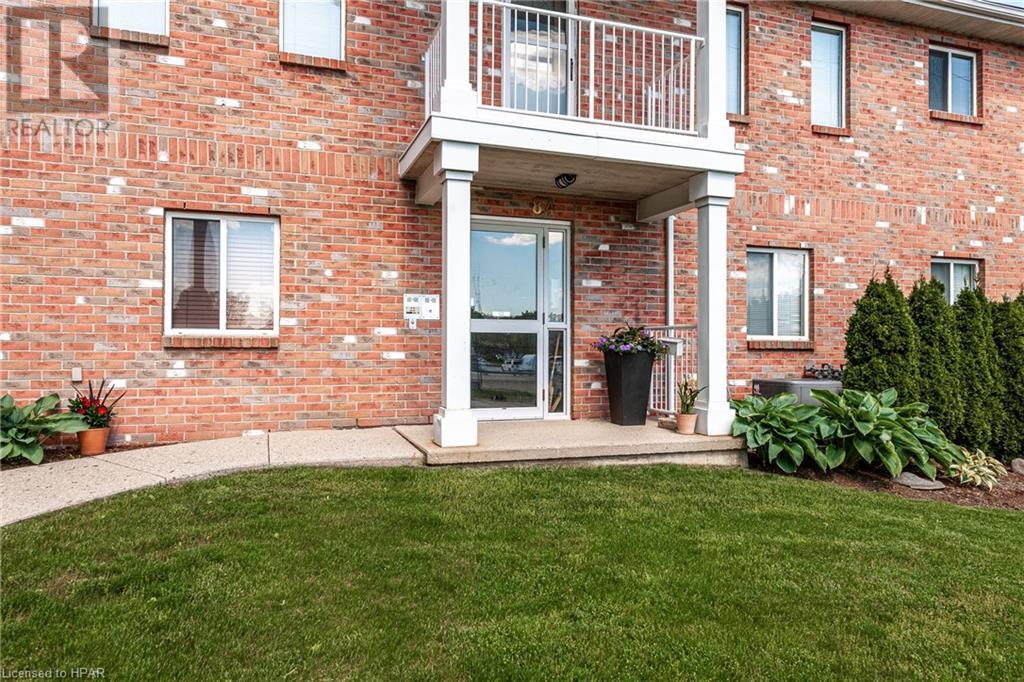 84 Church Street Unit# 4, Stratford, Ontario  N5A 2R2 - Photo 3 - 40592366