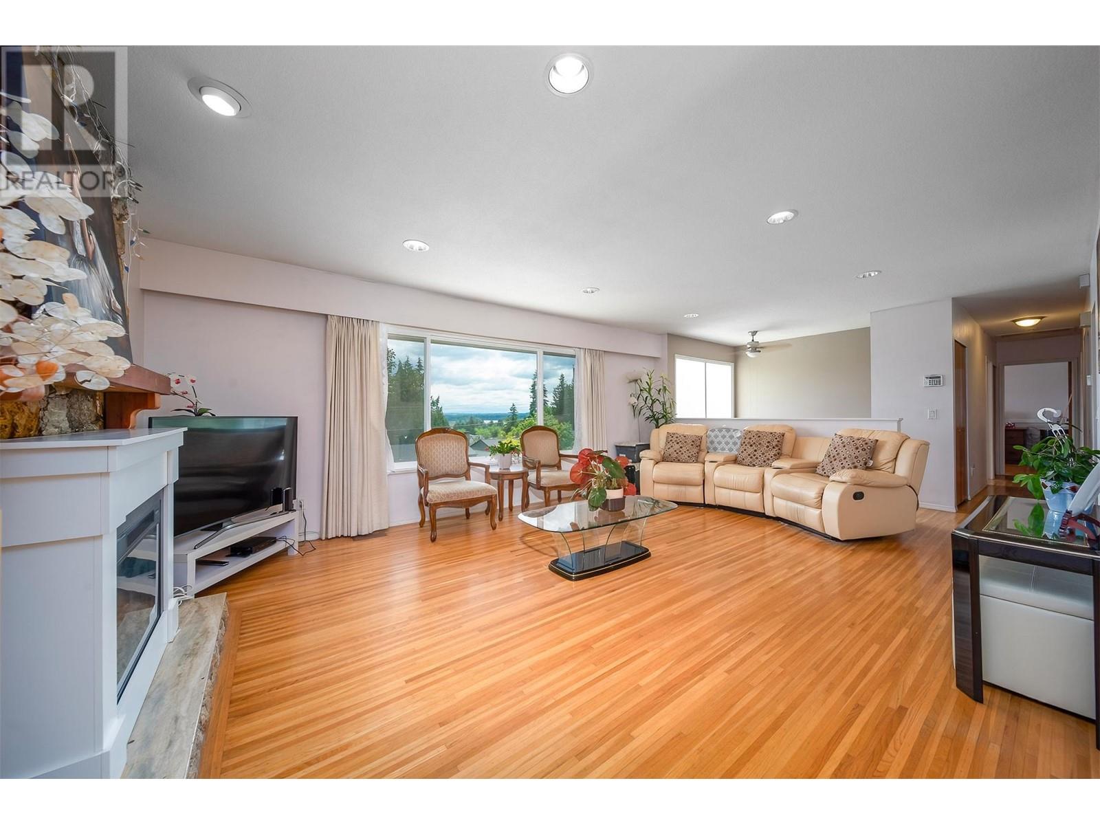 1460 Columbia Avenue, Port Coquitlam, British Columbia  V3C 1C3 - Photo 3 - R2885484