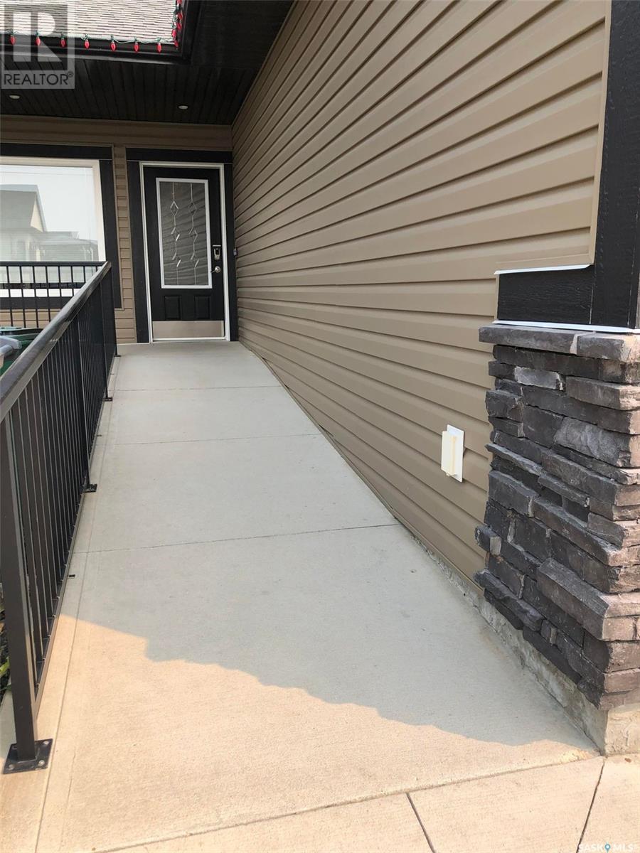 678 Lehrer Crescent, Saskatoon, Saskatchewan  S7R 0L2 - Photo 3 - SK970787