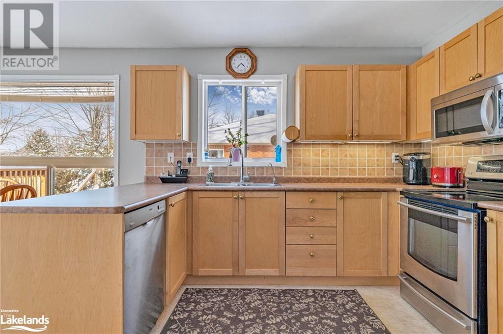 166 58th Street S, Wasaga Beach, Ontario  L9Z 1N9 - Photo 10 - 40596827
