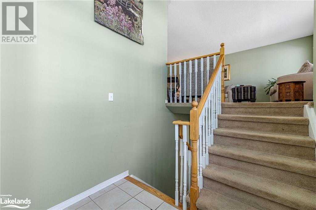 166 58th Street S, Wasaga Beach, Ontario  L9Z 1N9 - Photo 5 - 40596827