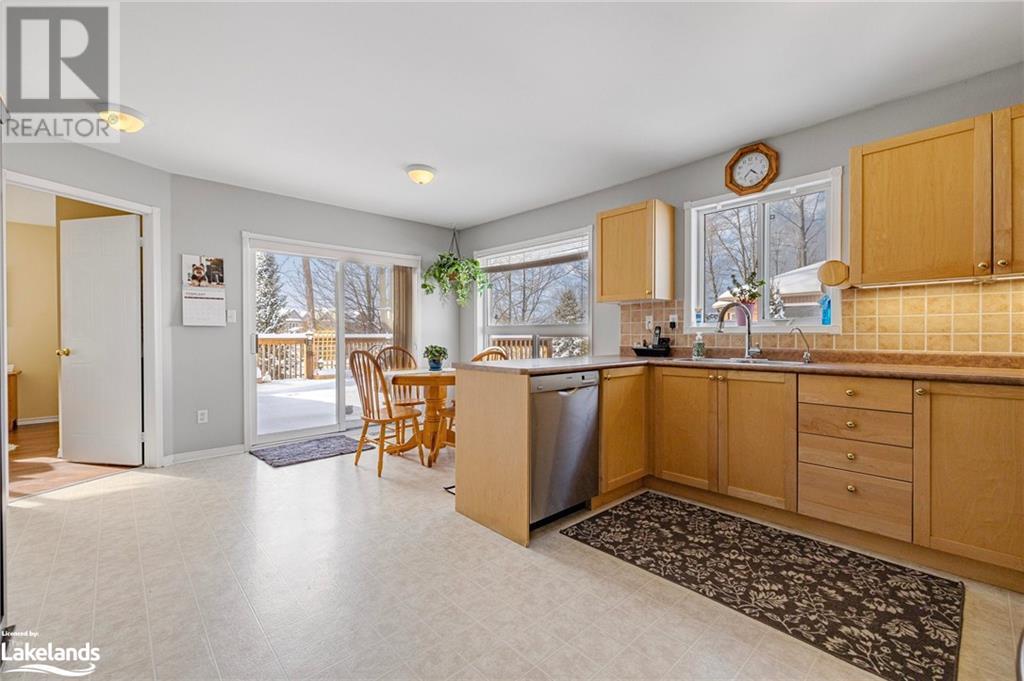 166 58th Street S, Wasaga Beach, Ontario  L9Z 1N9 - Photo 9 - 40596827